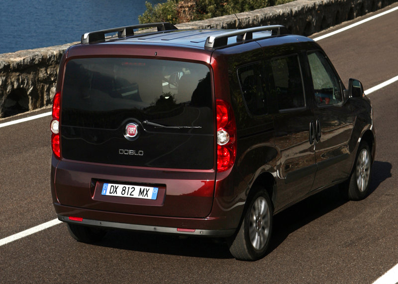 Fiat-Doblo-2013-back.jpg