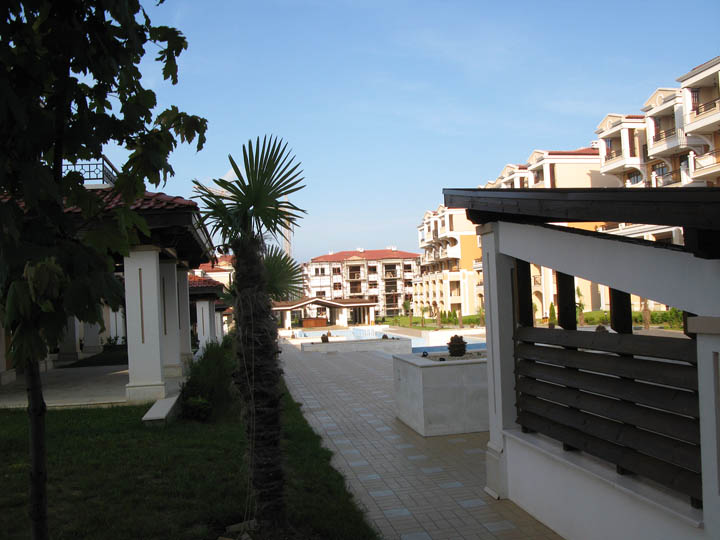 12-001.jpg
